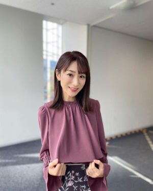 Mariko Dou Instagram - 本日の衣装は、

☆ブラウス,スカート… #proportionbodydressing 
☆アクセサリー… #ete

でした👗✨
ブラウスもすっかり秋色🍂素敵なデザインでした☺️

明日は朝7時〜アベモニ、よろしくお願いします✨

 #大下容子ワイドスクランブル 
 #ワイドスクランブル
 #ニュース
 #テレビ朝日 #堂真理子 #アナウンサー #アナウンサー衣装 #番組衣装