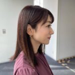 Mariko Dou Instagram - 本日の衣装は、 ☆ブラウス,スカート… #proportionbodydressing ☆アクセサリー… #ete でした👗✨ ブラウスもすっかり秋色🍂素敵なデザインでした☺️ 明日は朝7時〜アベモニ、よろしくお願いします✨ #大下容子ワイドスクランブル #ワイドスクランブル #ニュース #テレビ朝日 #堂真理子 #アナウンサー #アナウンサー衣装 #番組衣装