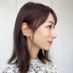 Mariko Dou Instagram - おはようございます♪今日東京は、気持ちのいい快晴です☀️三連休、だんだんと天気が崩れてしまうようなので、貴重な晴れですね😌 洗濯物もよく乾きそうです🧺 さて昨日の「ワイド！スクランブル」の衣装は、 ☆ブラウス,スカート… #ノーリーズ ☆アクセサリー… #starjewelry でした👗✨ 秋らしい色と素材で、すっかり季節が進みましたね🍂 それでは素敵な連休をお過ごしください♪ #大下容子ワイドスクランブル #ワイドスクランブル #ニュース #テレビ朝日 #堂真理子 #アナウンサー #アナウンサー衣装 #番組衣装 #今日 は #秋晴れ