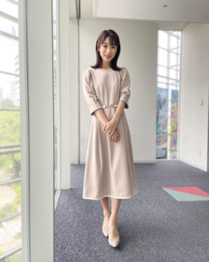 Mariko Dou Instagram - 本日の「ワイド！スクランブル」の衣装は、

☆ワンピース… #laissepasse 
☆アクセサリー… #ete

でした👗✨
秋素材のワンピースが素敵でした💕

木曜日の「ピックアップニュース」も担当予定です！よろしくお願いします✨

  #大下容子ワイドスクランブル #ワイドスクランブル #ニュース #テレビ朝日 #堂真理子 #アナウンサー #アナウンサー衣装 #番組衣装