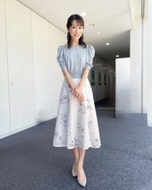 Mariko Dou Instagram - 本日の「ワイド！スクランブル」の衣装は、

☆ニット,スカート… #laissepasse 
☆アクセサリー… #ete

でした👗✨

今日も暑いですが、午後も頑張りましょう♪

 #大下容子ワイドスクランブル #ワイドスクランブル #ニュース #テレビ朝日 #堂真理子 #アナウンサー #アナウンサー衣装 #番組衣装