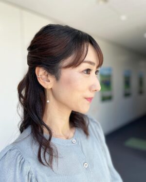 Mariko Dou Instagram - 本日の「ワイド！スクランブル」の衣装は、

☆ニット,スカート… #laissepasse 
☆アクセサリー… #ete

でした👗✨

今日も暑いですが、午後も頑張りましょう♪

 #大下容子ワイドスクランブル #ワイドスクランブル #ニュース #テレビ朝日 #堂真理子 #アナウンサー #アナウンサー衣装 #番組衣装