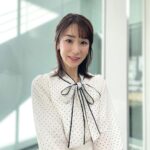 Mariko Dou Instagram - 金曜日の「ワイド！スクランブル」の衣装は、 ☆ブラウス,パンツ… #proportionbodydressing ☆アクセサリー… #ete でした👗✨ 今日の東京は穏やかで暖かいですね☀️ でもそろそろ花粉が、、、😷💦 今週も頑張りましょう♪ #大下容子ワイドスクランブル #ワイドスクランブル #ニュース #テレビ朝日 #アナウンサー #堂真理子 #アナウンサー衣装 #番組衣装