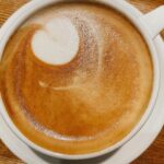 Mariko Dou Instagram - カフェラテを注文した時に作っていただくスチームミルクのハートにささやかな幸せを感じます💕 今週もお疲れ様でした✨ #カフェラテ #大好き です #スチームミルク の #ハート #堂真理子 #テレビ朝日 #アナウンサー