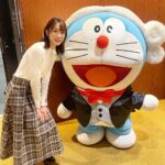 Mariko Dou Instagram - 3連休、どのようにお過ごしでしょうか。 私は今日は、3月1日公開の「映画ドラえもん　のび太の地球交響曲（ちきゅうシンフォニー）の完成披露試写会の司会をしてきました🎤 ドラえもん達、おなじみのメンバーを始め、ゲスト声優の石丸幹二さん、芳根京子さん、かが屋のお二人、そして今井一暁監督にもご登壇いただき、お話をうかがいました✨ 「音楽」がテーマになっている今作品中には、たくさんのメロディーや歌、演奏が詰まっています🎶 公開が楽しみですね💕 素敵な連休をお過ごしください✨ #映画 #ドラえもん #のび太の地球交響楽 #シンフォニー #舞台挨拶 #司会 #ドラえもん #のび太 くん #しずかちゃん #ジャイアン #スネ夫 くん #石丸幹二 さん #芳根京子 さん #かが屋 のお二人 #今井一暁 監督 #堂真理子 #テレビ朝日 #アナウンサー