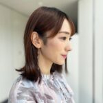 Mariko Dou Instagram - おはようございます☀ 昨日の「ワイド！スクランブル」の衣装は、 ☆セットアップ… #stola ☆アクセサリー… #ete でした👗✨ 花柄のセットアップが春らしくて素敵でした🥰 来週は暖かい日が多そうですね☘️寒暖差にお気を付け下さい✨ #大下容子ワイドスクランブル #ワイドスクランブル #ニュース #テレビ朝日 #堂真理子 #アナウンサー #アナウンサー衣装 #番組衣装