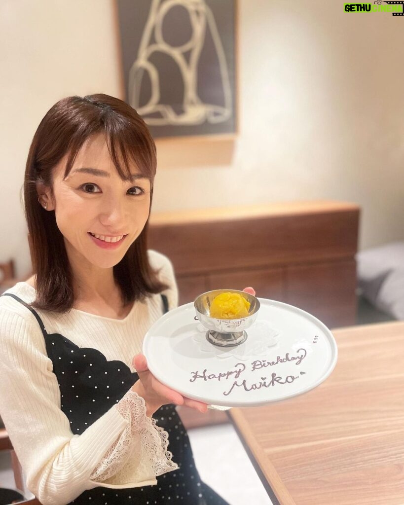 Mariko Dou Instagram - 先月、ランチをした時のこと🍽️ デザートの時に、誕生日が近いということで皆がお祝いをしてくれて、思わぬサプライズにびっくり＆感激でした🥰✨いくつになっても、お祝いしてくれるのは嬉しいですね🎵 皆さんは素敵な連休を過ごしましたか？今週も頑張りましょう❣️ #先月 #ランチ をした時の #写真 #誕生日 の #お祝い をしてくれました #ありがとうございます #堂真理子 #テレビ朝日 #アナウンサー