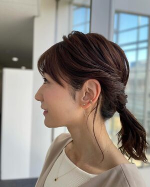 Mariko Dou Instagram - 本日の「ワイド！スクランブル」の衣装は、

☆ニット,ジャンパースカート… #proportionbodydressing 
☆アクセサリー…  #starjewelry

でした👗✨

今夜も寒いですね❄️
引き続き、暖かくしてお過ごし下さい。

今週もお疲れ様でした😌

 #大下容子ワイドスクランブル #ワイドスクランブル #ニュース #テレビ朝日 #堂真理子 #アナウンサー #アナウンサー衣装 #番組衣装