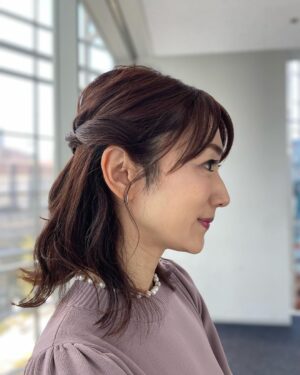 Mariko Dou Instagram - おはようございます😃
年が明けて「ワイド！スクランブル」も、2回の金曜日の放送が終わりました。
今年も一つ一つの仕事を丁寧に、積極的に、取り組んでいきたいです😌
改めて本年もどうぞよろしくお願い致します✨

 #大下容子ワイドスクランブル #ワイドスクランブル #ニュース #テレビ朝日 #堂真理子 #アナウンサー #アナウンサー衣装 #番組衣装