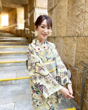Mariko Dou Instagram - 皆さま
明けましておめでとうございます🎍
2024年がスタートしましたね✨
素晴らしい年になりますように😌

本年もどうぞよろしくお願い致します❣️

さて、着物待ち受け配信が始まりました！
是非、ダウンロードしていただけたら嬉しいです❣️

https://www.tv-asahi.co.jp/sphone/app/announcer/kimono/2024/

よろしくお願いします💕

 #新年
 #明けましておめでとうございます 
 #2024 年
 #着物
 #待ち受け
 #配信
 #今年もよろしくお願いします 
 #堂真理子 #テレビ朝日 #アナウンサー