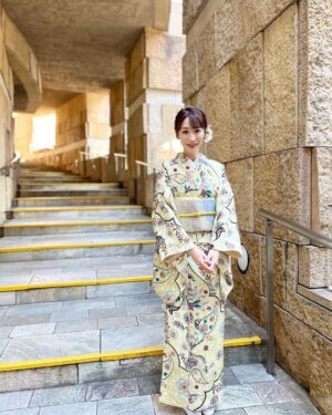 Mariko Dou Instagram - 皆さま
明けましておめでとうございます🎍
2024年がスタートしましたね✨
素晴らしい年になりますように😌

本年もどうぞよろしくお願い致します❣️

さて、着物待ち受け配信が始まりました！
是非、ダウンロードしていただけたら嬉しいです❣️

https://www.tv-asahi.co.jp/sphone/app/announcer/kimono/2024/

よろしくお願いします💕

 #新年
 #明けましておめでとうございます 
 #2024 年
 #着物
 #待ち受け
 #配信
 #今年もよろしくお願いします 
 #堂真理子 #テレビ朝日 #アナウンサー