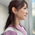 Mariko Dou Instagram - 本日の「ワイド！スクランブル」の衣装は、 ☆ニット,スカート… #laissepasse ☆アクセサリー… #starjewelry でした👗✨ パフスリーブのピンクニットとジャンパースカートの組み合わせが冬らしくて素敵でした❄️💕 今日も寒かったですが、週末はさらに寒くなりそうですね⛄️ 暖かくしてお過ごしください✨ 今週もお疲れ様でした♪ #大下容子ワイドスクランブル #ワイドスクランブル #ニュース #テレビ朝日 #堂真理子 #アナウンサー #アナウンサー衣装 #番組衣装