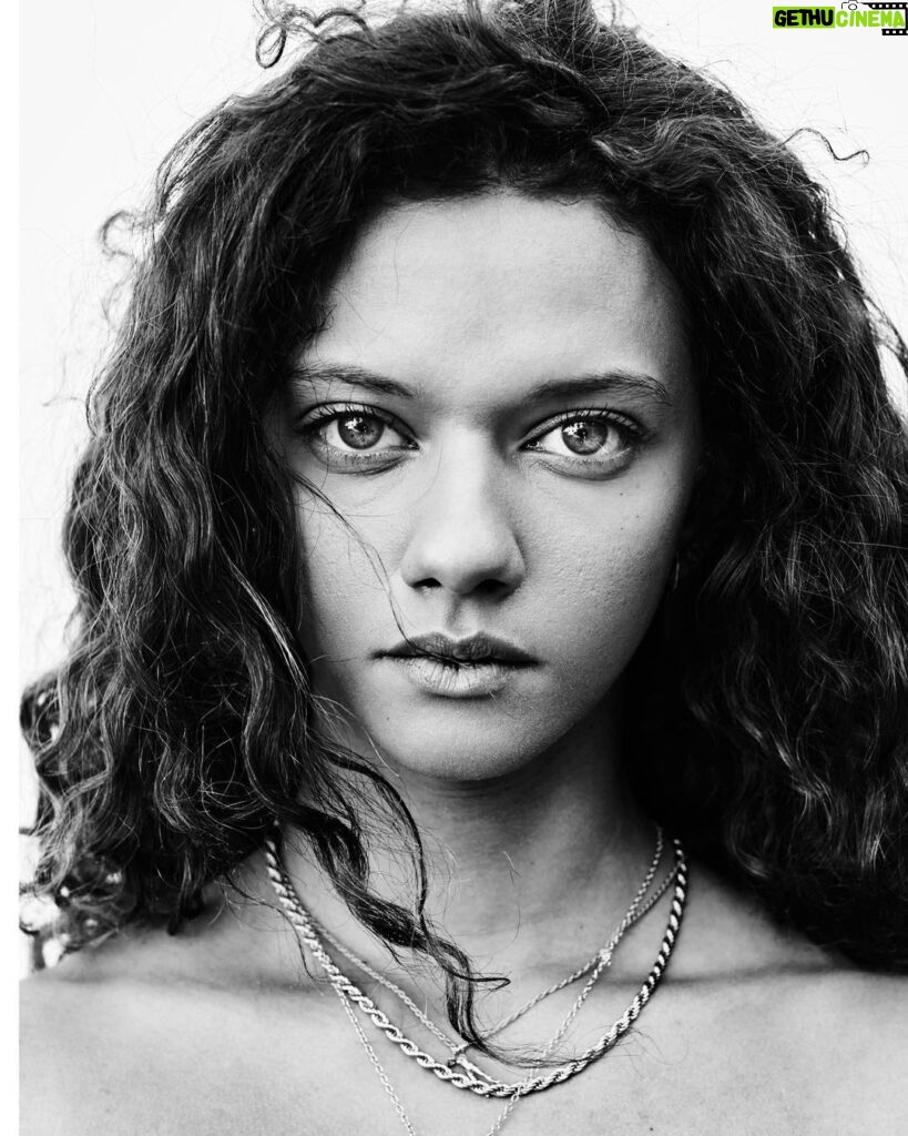Marina Nery Instagram - “The brighter the light, the deeper the shadow” 🖤 New York, New York