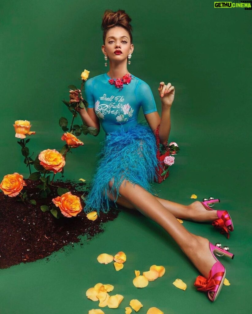 Marina Nery Instagram - Flowers for spring? Groundbreaking 😒💚 Another one for @cosmopolitan New York, New York