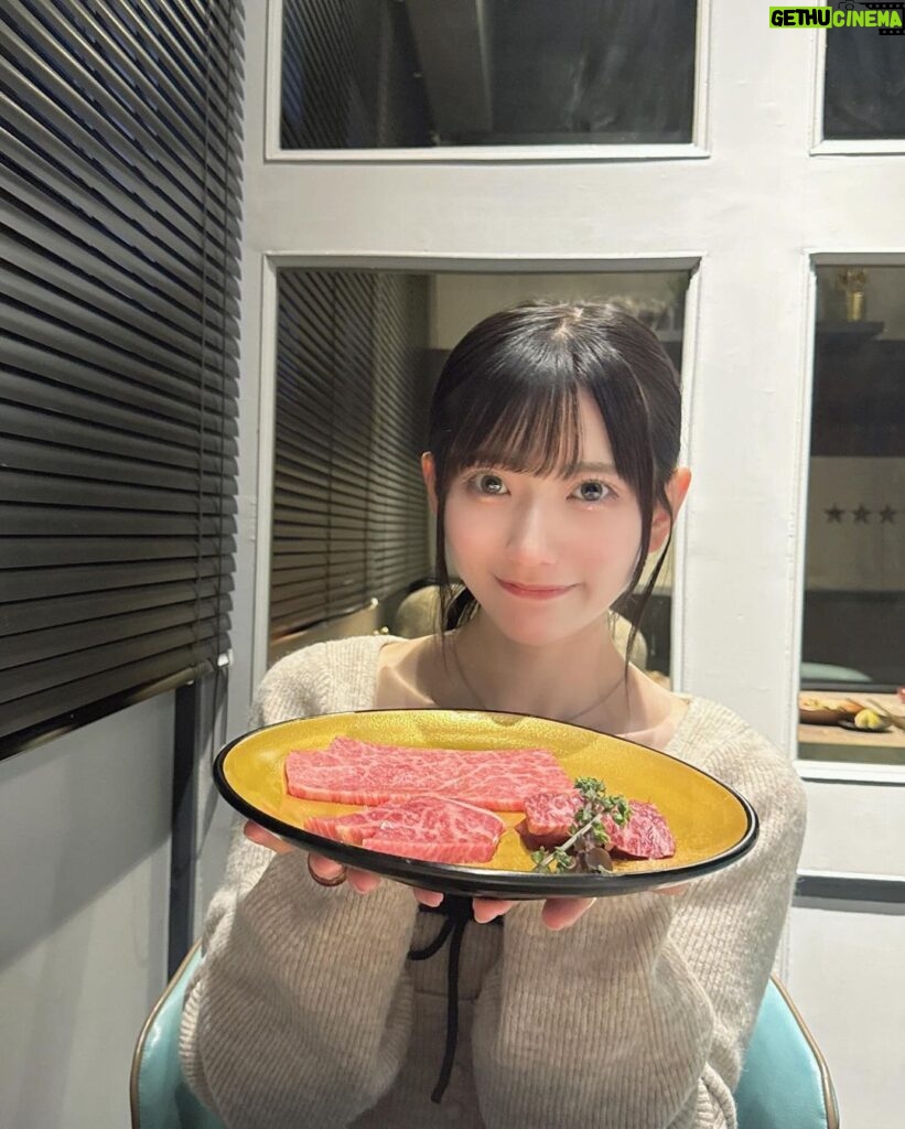 Marina Yamada Instagram - . 先週ライブ前最後の焼肉いってきた🥺🤍 気になってた恵比寿の牛姫♡ @ushihime_ebisuhonten 今年10月にオープンしたばっかりだから もちろんきれいだったし、 全席完全個室だから落ち着きあって過ごしやすかった..✨️ お肉のクオリティーもぜんぶ高くて どれもおいしかったんだけど わたし的に特にユッケおいしすぎた🥹🥹 今まで出会ってきたユッケの中で いちばんすきだった、、ほんとに食べて欲しい そして是非お店に行く方は なんと今回『この投稿を見た！』で 人数分の牛タンカレーを提供して頂けるそうなので是非 牛タンカレーもたべてきてください🍛🤍 ライブおわったらぜっったいまた食べいく💪🏻 #牛姫 #恵比寿ディナー #恵比寿デート #恵比寿焼肉 #恵比寿グルメ #PR