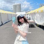Marina Yamada Instagram - . #TIF2023 たのしかったー！🩵 去年も1枚目のやつみたいなお写真撮ってたな〜 ちょっとお天気荒れたりもして ファンのみんなは大変だったかもしれないけど..！ 今年もたのしかった！！！！！ まだまだ夏、いっしょにたのしもーね！⠉̮⃝︎︎ #TIF2023 #アイドル #夏 #衣装 #水色 🌻