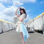 Marina Yamada Instagram - . #TIF2023 たのしかったー！🩵 去年も1枚目のやつみたいなお写真撮ってたな〜 ちょっとお天気荒れたりもして ファンのみんなは大変だったかもしれないけど..！ 今年もたのしかった！！！！！ まだまだ夏、いっしょにたのしもーね！⠉̮⃝︎︎ #TIF2023 #アイドル #夏 #衣装 #水色 🌻