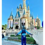 Marina Yamada Instagram - . 🏰🩵 #ディズニー #ディズニーランド #dハロ #dハロ仮装 #ハロウィン #コスプレ #ズートピア #ジュディ #ズートピアコスプレ #シンデレラ城 #disney #disneyland #cosplay #halloween