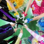 Marina Yamada Instagram - . みんなとのお写真も載せる🧸🩵 ミントくんマカロンちゃんとも撮れました♡ 動きがずっと可愛くてね、 常にファンサしてくれてた♡癒された〜 メンバーはみんなほんとに仲良くてね、 常に楽屋明るくて楽しかったなあ ユニット超えて仲良いのいいよね🥰 みんないい子だし努力家だし優しくてかわいくて そんなみんなを見てモチベーション上げてました！！ そんなみんなとステージに立てたことが嬉しかったです♡ これからも2053みんなのこと、見ててね👶🏻