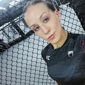 Mariya Agapova Instagram - Пусть в новом 2024 году друзья смеются, а враги плачут😉
I want my friends to laugh and my enemies to cry in the New Year 2024😉
#happynewyear 
#happynewfight