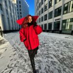 Mariya Shumakova Instagram - А давайте знакомиться?🤗Стараюсь отвечать в директ, но оч интересно узнать вас немного поближе))) Как вас зовут? Из какого города? Сколько лет? Что любите? Чем живете? ♥️ Москва • Moscow