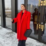 Mariya Shumakova Instagram - Ура! Поздравляю всех с Рождеством! Светлый, любимый мной праздник!♥️ Убеждена, что добрая молитва творит чудеса. Бог слышит и помогает. Но и про счастье стоит помнить: будь то светлое чувство от приятной мелочи или что-то большое случившееся, долгожданное, вспоминаю, что Бог помог и непременно благодарю Высшие Силы. Пусть Бог хранит ваши дома, семьи! Желаю Божьей Благодати!🌳