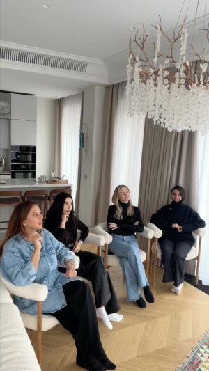 Mariya Shumakova Instagram - А расклад ТАРО на декабрь для каждого знака Зодиака уже на YOUTUBE!🚀🚀🚀

А хочешь научиться за 2 месяца делать точные прогнозы с помощью ТАРО для себя и близких, приходи учиться!

За 8 недель освоите сильнейший инструмент самопомощи, который останется с вами на всю жизнь!🧙🏻

Все подробности по ссылке в шапке профиля! ❤️

В главных ролях 🎬🎬: 

@krotski @sasha_titova  @eugenelev @maria_shorina14 👏🏻👏🏻👏🏻