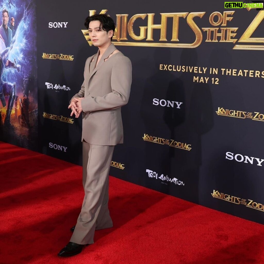 Mark Dacascos Instagram - Aloha! @kotzmovie LA premiere…🙏🏽❤️🤙🏽 Repost from @kotzmovie • It’s written in the stars with the cast of #KnightsoftheZodiac at the Los Angeles Premiere! 💫 Get tickets now: https://www.kotzmovie.com #famkejanssen