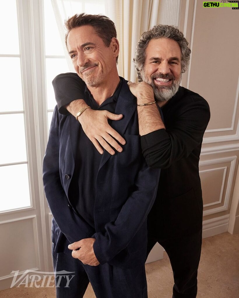 Mark Ruffalo Instagram - Never a dull moment with my brother, @robertdowneyjr. Watch our full #ActorsOnActors conversation with the link in my bio. @variety 📸 @alexilubomirski