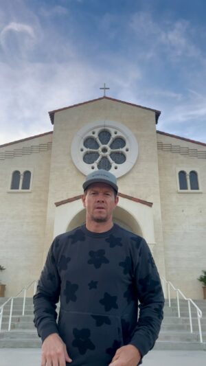 Mark Wahlberg Instagram - HAPPY SUNDAY🙏STAY PRAYED UP🙏 @hallowapp 🙏❤️🙏 #HallowPartner