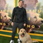 Mark Wahlberg Instagram - Ukai and Arthur looks incredible similar, like twins. It’s not only the look, they walk the same and both have the same extreme calm and spiritual wisdom. Arthur the King, is not your average movie about a dog. It’s a story how life can change in one wind beat and what can happen if you keep fighting and don’t give up. The special Screening with a Dog and Family festival at Westfield Century City from Lionsgate was a fantastic event to celebrate an incredible story with most of the cast and even @simuliu brought @miperrachopa🐕❤️ Arthur the King is on theaters March 15.