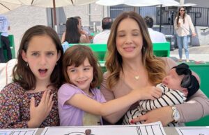 Marla Sokoloff Instagram - First Mother’s Day as a mom of THREE.💖 Also… holy moly I have three kids. 😂
Swipe for instagram vs reality: mother/daughter photo edition. 
.
.
.
.
#happymothersday #motherdaughter #girlmom #sisters