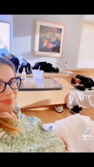 Marla Sokoloff Instagram - Things my husband said to me while I was in labor…
.
.
#labor #laboranddelivery #pregnant #dads