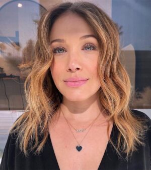 Marla Sokoloff Instagram - This rainy day really has me missing this blowout and whatever glorious filter @ashleyrayhair used on this photo.