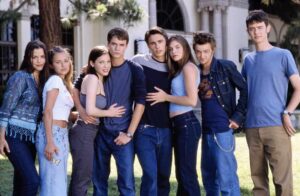 Marla Sokoloff Instagram - Class photo, 2000. 🎓
.
.
.
#tbt #throwbackthursday #whateverittakes #whateverittakesmovie #throwback