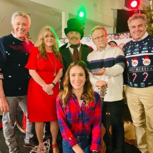 Marla Sokoloff Instagram - I had the extreme pleasure of directing this incredible bunch for Blending Christmas. I have a feeling you are really going to love this one! 🎄Tune in on 12/12 for Blending Christmas on @lifetimetv 🎄#itsawonderfullifetime @lifetimetvpr 
.
.
#christmasmovies #christmas #haylieduff #bradybunch