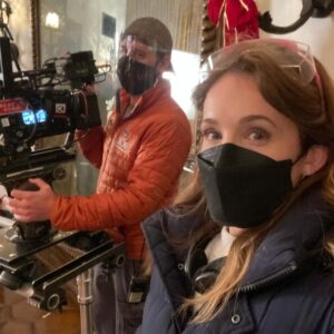 Marla Sokoloff Instagram - I had the extreme pleasure of directing this incredible bunch for Blending Christmas. I have a feeling you are really going to love this one! 🎄Tune in on 12/12 for Blending Christmas on @lifetimetv 🎄#itsawonderfullifetime @lifetimetvpr 
.
.
#christmasmovies #christmas #haylieduff #bradybunch