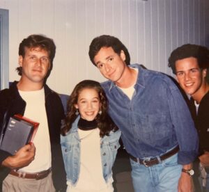 Marla Sokoloff Instagram - My very first episode of Full House was also one of the most memorable. I was walking back to my dressing room after rehearsal, when I heard a voice inviting me to have dinner with the cast. It was Bob. I couldn’t believe it. As he drove us to Jerry’s Deli, I remember sitting in the back seat with @jodiesweetin, while Freedy Johnston’s Bad Reputation played at full blast through his car speakers. 
Every time I saw him thereafter, his genuine kindness was ever present. It was a solid through line of his personality. That was just who he was. 
One of a kind, always for the laugh, but managed to do it with a whole lot of heart. You will be missed by so many, Bob. Sending so much love to my Full & Fuller House family, your three girls and Kelly. 🖤Xox