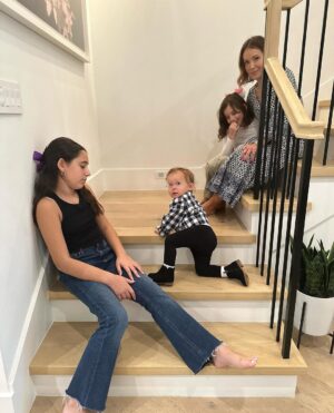 Marla Sokoloff Instagram - This is a story about a mom who only wanted one picture with her daughters. 

*spoiler alert: the little one refuses to be in photos with us. 
#happythanksgivng #thanksgiving #momsanddaughters #girlmom #sisters