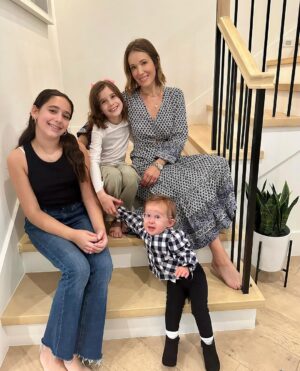 Marla Sokoloff Instagram - This is a story about a mom who only wanted one picture with her daughters. 

*spoiler alert: the little one refuses to be in photos with us. 
#happythanksgivng #thanksgiving #momsanddaughters #girlmom #sisters