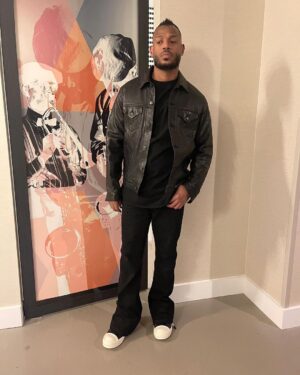 Marlon Wayans Instagram - HELP! A. All black or B. Tan