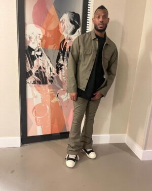 Marlon Wayans Instagram - HELP! A. All black or B. Tan