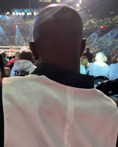 Marlon Wayans Instagram - Yoooo I’m at the fight. I’m sitting right behind Evander Holyfield… i must say Mike Tyson FUCKED THIS NIGGA EAR UP!!! 😂😂😂 My lil brother @craigwayans begged me not to post this until after we left in. Case @evanderholyfield saw this… 😂
