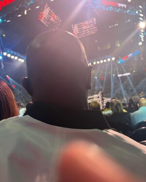Marlon Wayans Instagram - Yoooo I’m at the fight. I’m sitting right behind Evander Holyfield… i must say Mike Tyson FUCKED THIS NIGGA EAR UP!!! 😂😂😂
My lil brother @craigwayans begged me not to post this until after we left in. Case @evanderholyfield saw this… 😂