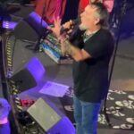 Martín Fabio Instagram - Que tenês que hacer el 4 de noviembre 21 hs? Te lo canto? Despedimos la gira #a25añosdelarealidad y @kapangasok festeja 28 años! Volvemos al @estadioobras #eltemplo Quiên nos acompaña? Entradas en @livepassarg