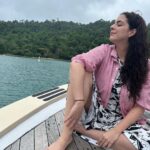 Martha Nowill Instagram – Pausa na Flip p/ um mergulho nas águas verdes de Paraty e um passeinho lindo no @sempressaparaty , c/ almoço luxuoso feito pela minha irmã @giselaschborges (@gastromar )

Obrigada Gi 
Odoyá Iemanjá 💙