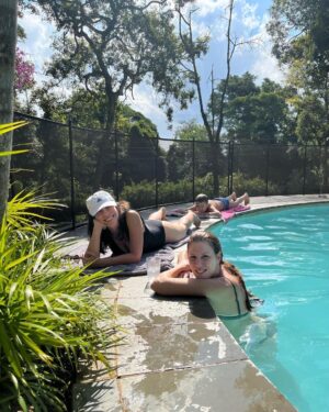 Martha Nowill Instagram - Feliz ano novo pra vocês ☀️
que em 2024 vcs consigam colocar algumas de suas metas ou sonhos no mundo. Que vcs tenham saúde, coragem e amor. 

obrigada por me acompanharem aqui, pela troca, pelos likes e pelo ♥️