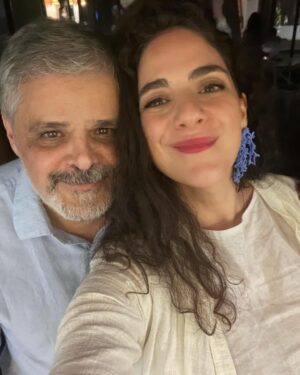 Martha Nowill Instagram - Feliz ano novo pra vocês ☀️
que em 2024 vcs consigam colocar algumas de suas metas ou sonhos no mundo. Que vcs tenham saúde, coragem e amor. 

obrigada por me acompanharem aqui, pela troca, pelos likes e pelo ♥️