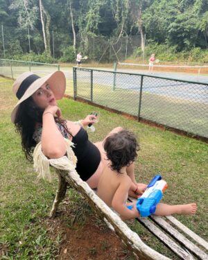 Martha Nowill Instagram - Feliz ano novo pra vocês ☀️
que em 2024 vcs consigam colocar algumas de suas metas ou sonhos no mundo. Que vcs tenham saúde, coragem e amor. 

obrigada por me acompanharem aqui, pela troca, pelos likes e pelo ♥️