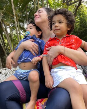 Martha Nowill Instagram - Feliz ano novo pra vocês ☀️
que em 2024 vcs consigam colocar algumas de suas metas ou sonhos no mundo. Que vcs tenham saúde, coragem e amor. 

obrigada por me acompanharem aqui, pela troca, pelos likes e pelo ♥️